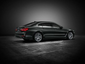 宝兴行揭秘全新BMW7系 高强度碳纤维内核车身